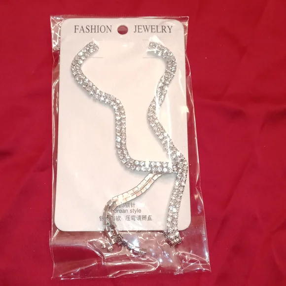 3XHP!! NWT Gorgeous 925 Silver Sparkly Long Curves Earrings! - Picture 9 of 9